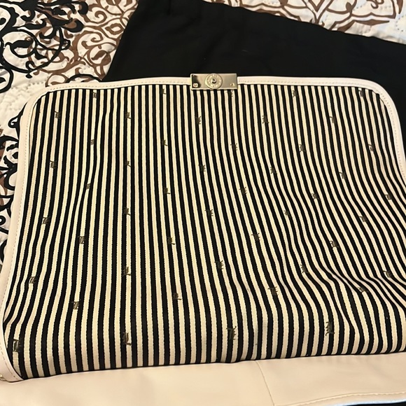 L.A.M.B Leather Messenger Shoulder Bag - Picture 11 of 15